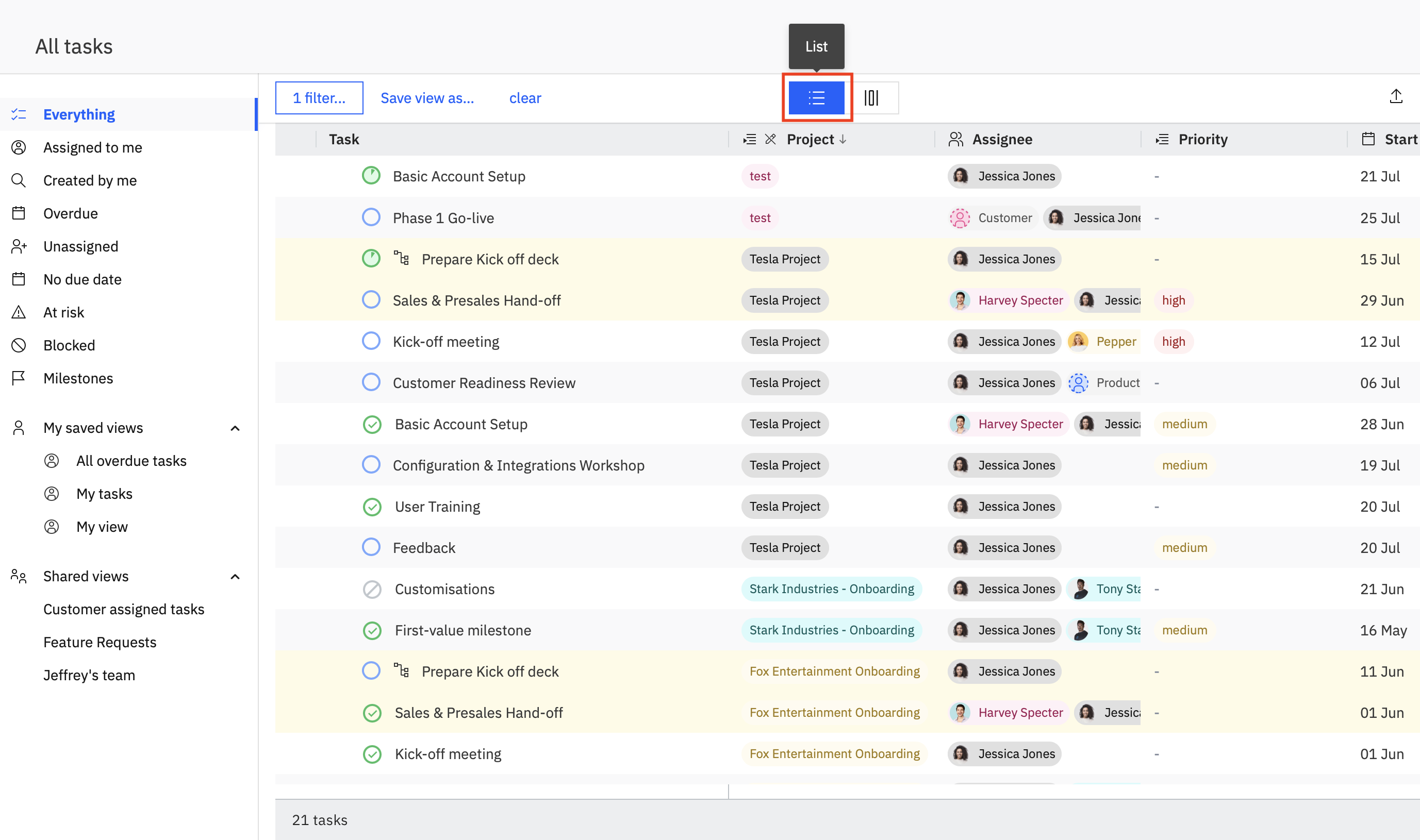 Rocketlane: Lista de tareas con responsables, prioridades y vistas guardadas.